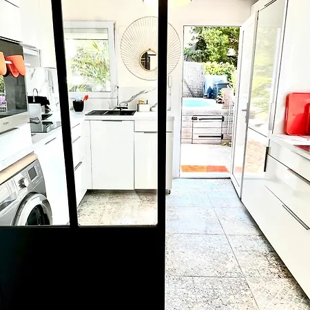 Hébergement de vacances Petite Maison Indépendante, Vue Mer, Terrasse, Piscine Chauffée