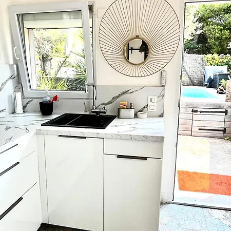 Hébergement de vacances Petite Maison Indépendante, Vue Mer, Terrasse, Piscine Chauffée *